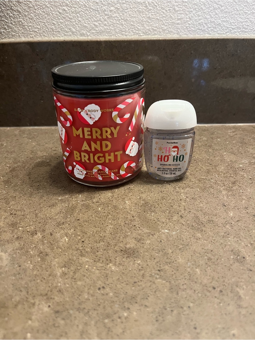 🔥Bath & Body Works Merry and Bright Candle with Ho Ho PocketBac (Red, White)